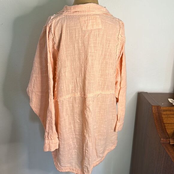 We The Free XS peach cotton gauze long sleeve button down shirt great pre owned - Picture 4 of 9
